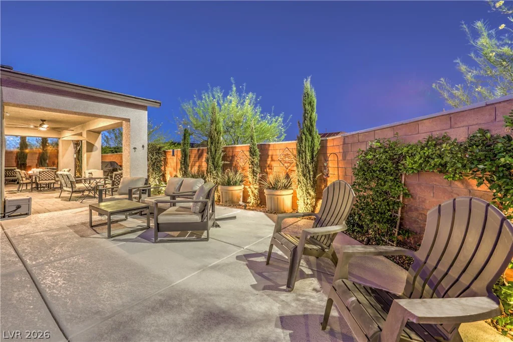 10090 Desert Azure, Las Vegas, NV 89178