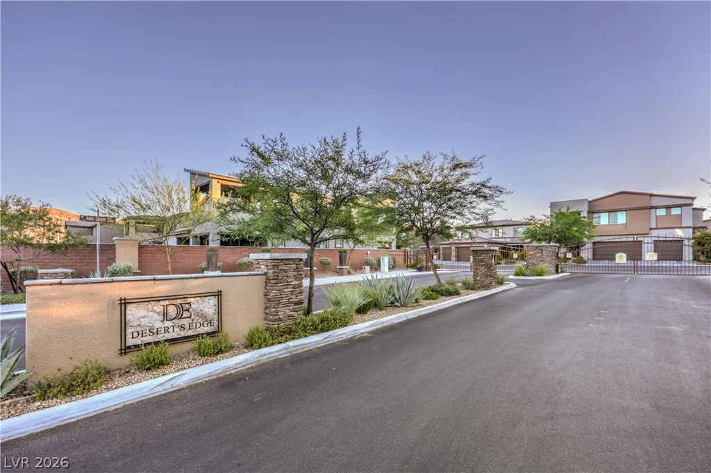 10090 Desert Azure, Las Vegas, NV 89178