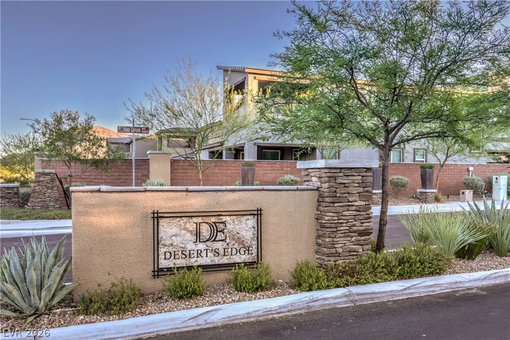 10090 Desert Azure, Las Vegas, NV 89178