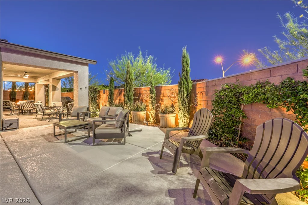 10090 Desert Azure, Las Vegas, NV 89178