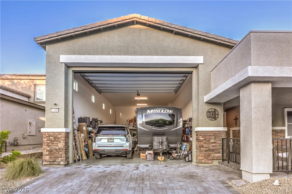 10090 Desert Azure, Las Vegas, NV 89178