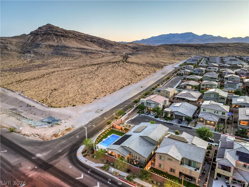 10090 Desert Azure, Las Vegas, NV 89178