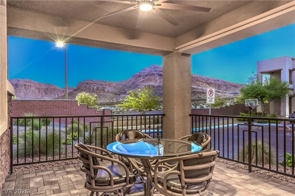 10090 Desert Azure, Las Vegas, NV 89178