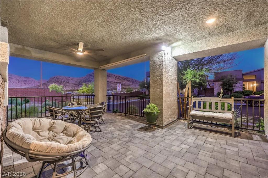 10090 Desert Azure, Las Vegas, NV 89178