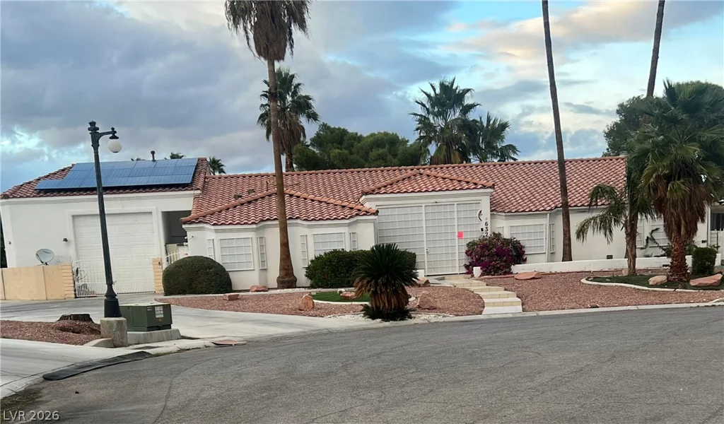 6325 Woodstock, Las Vegas, NV 89118