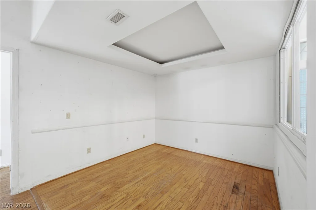 6325 Woodstock, Las Vegas, NV 89118