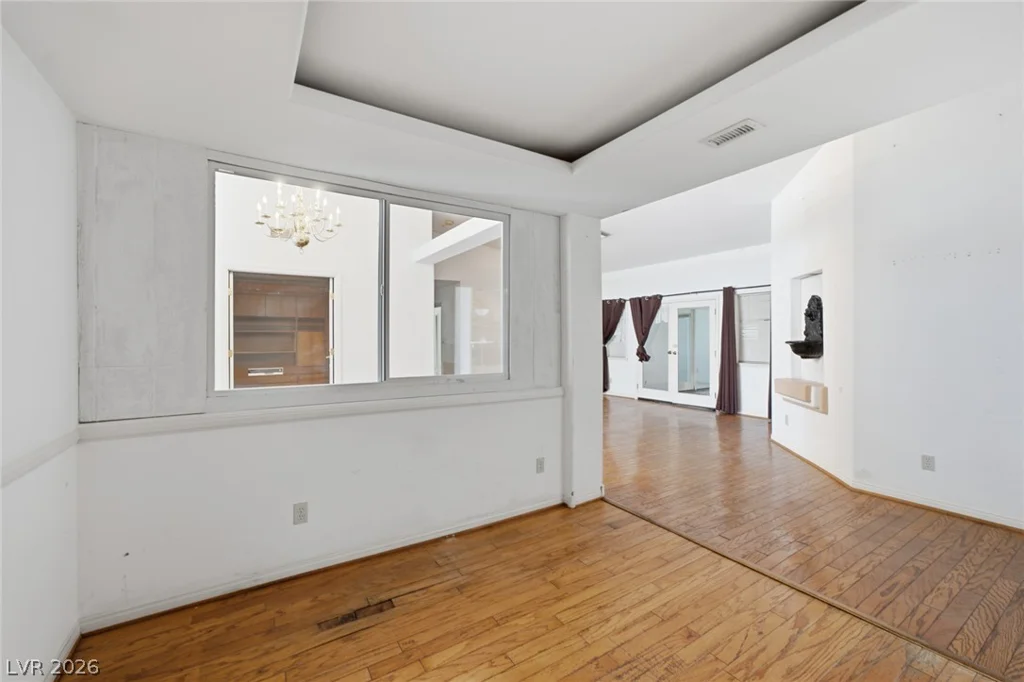 6325 Woodstock, Las Vegas, NV 89118