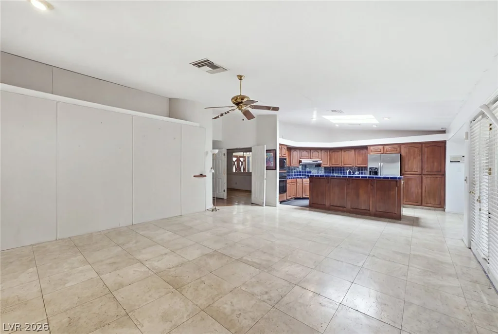 6325 Woodstock, Las Vegas, NV 89118