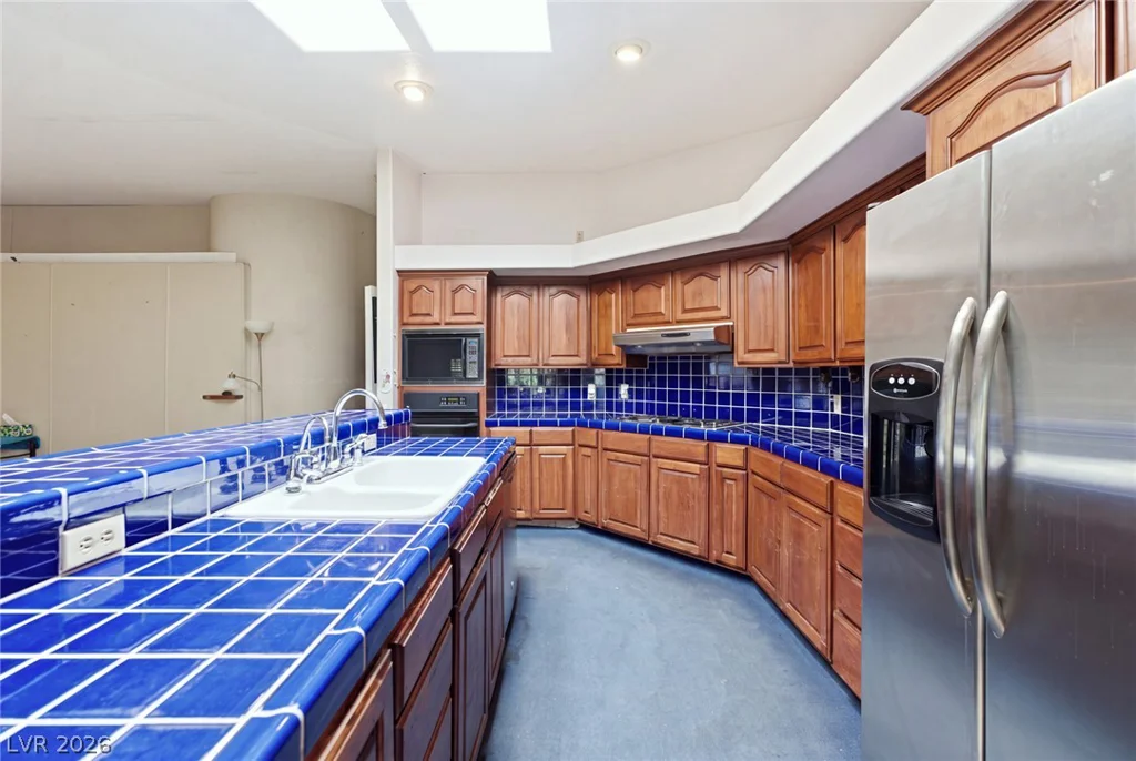 6325 Woodstock, Las Vegas, NV 89118