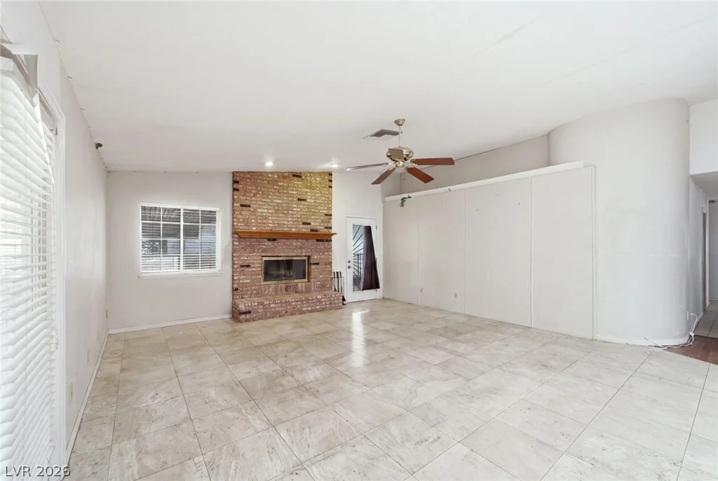 6325 Woodstock, Las Vegas, NV 89118