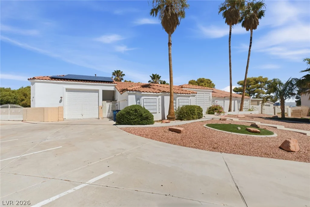 6325 Woodstock, Las Vegas, NV 89118