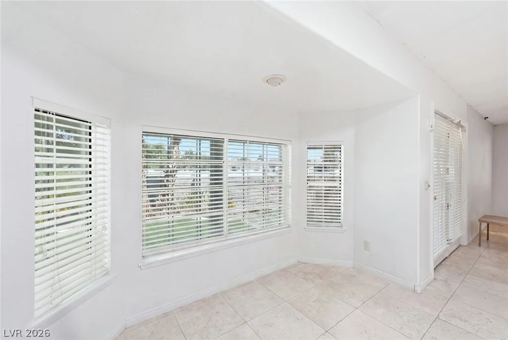 6325 Woodstock, Las Vegas, NV 89118