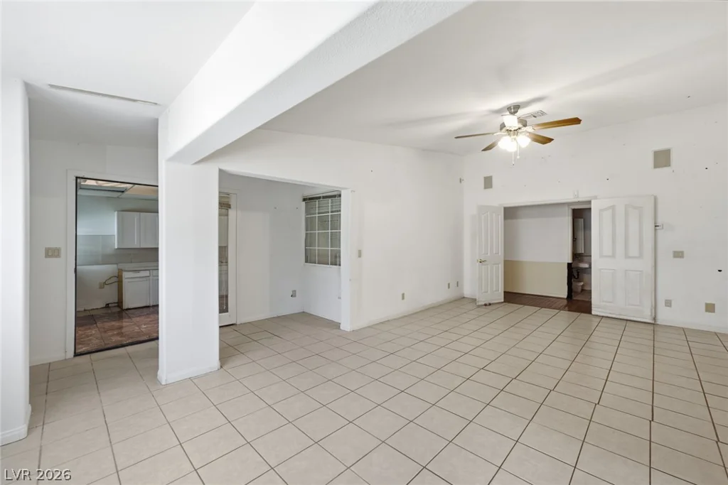 6325 Woodstock, Las Vegas, NV 89118