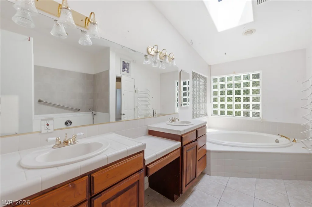 6325 Woodstock, Las Vegas, NV 89118