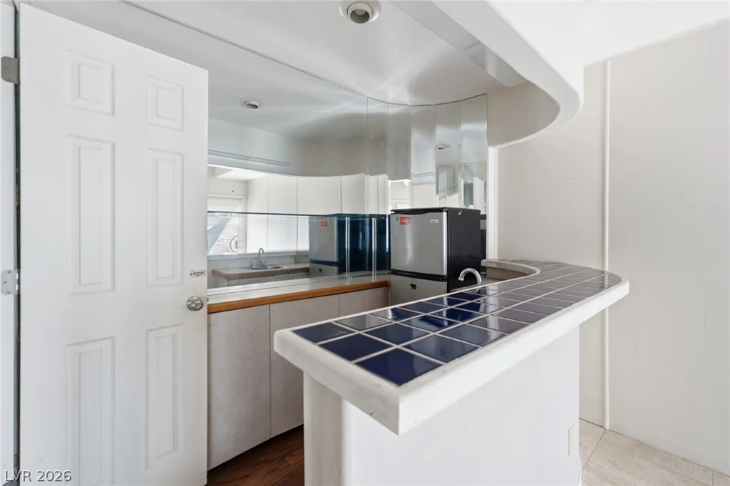 6325 Woodstock, Las Vegas, NV 89118