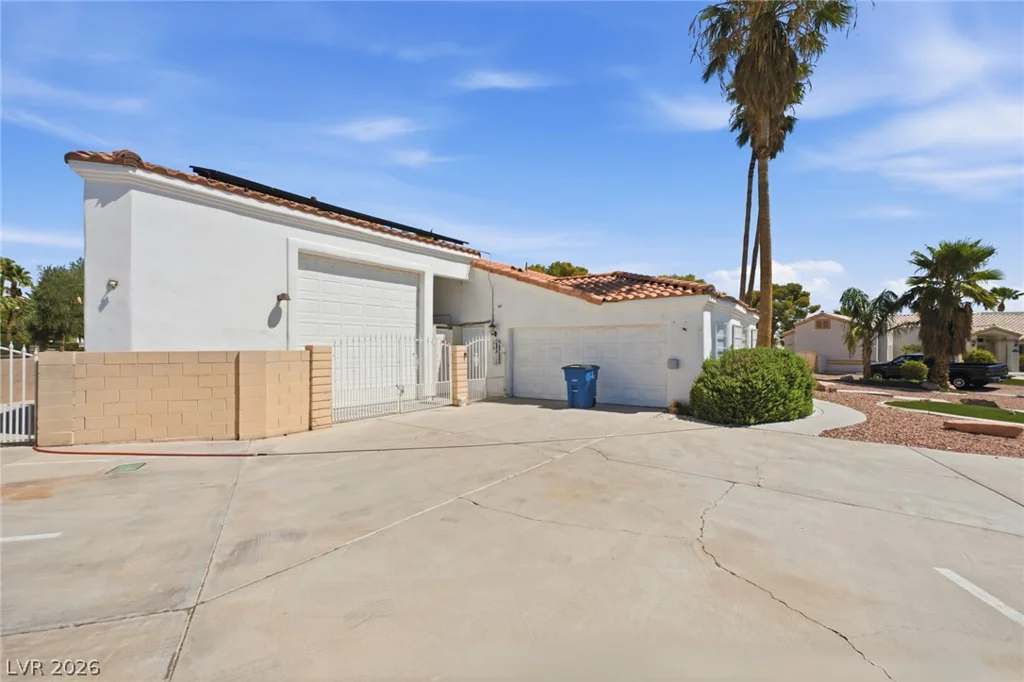 6325 Woodstock, Las Vegas, NV 89118