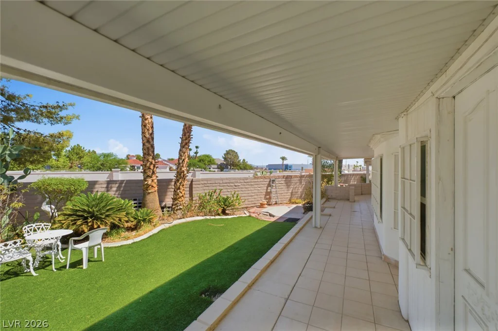 6325 Woodstock, Las Vegas, NV 89118
