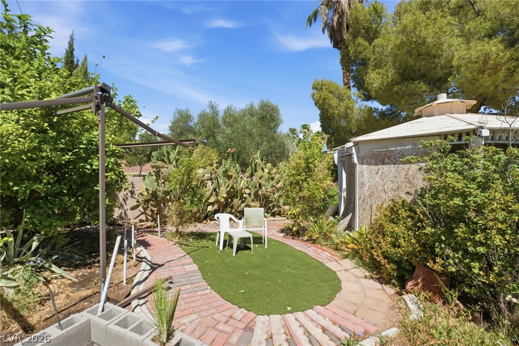 6325 Woodstock, Las Vegas, NV 89118