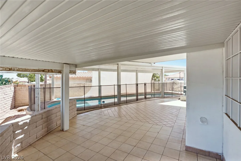 6325 Woodstock, Las Vegas, NV 89118