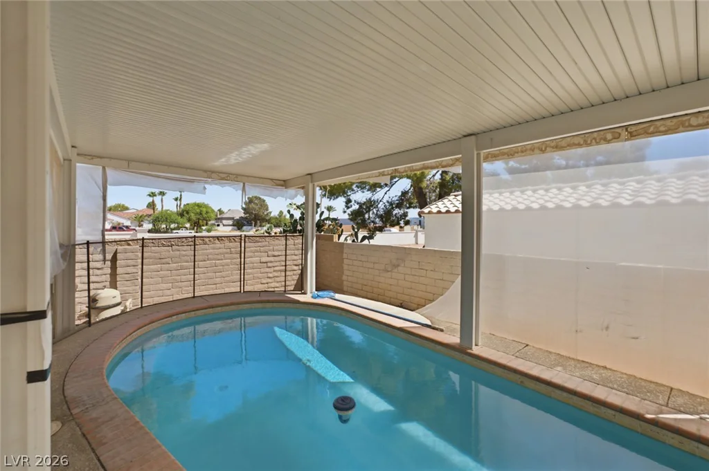 6325 Woodstock, Las Vegas, NV 89118