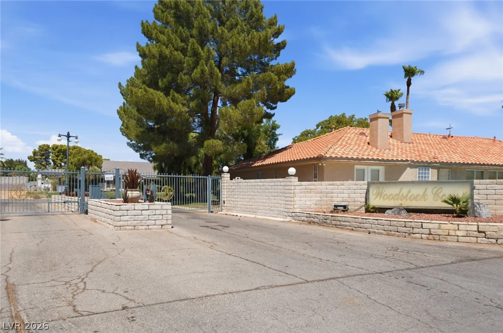 6325 Woodstock, Las Vegas, NV 89118