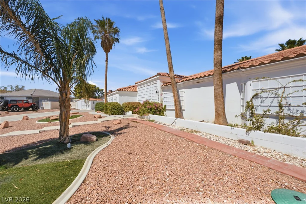 6325 Woodstock, Las Vegas, NV 89118