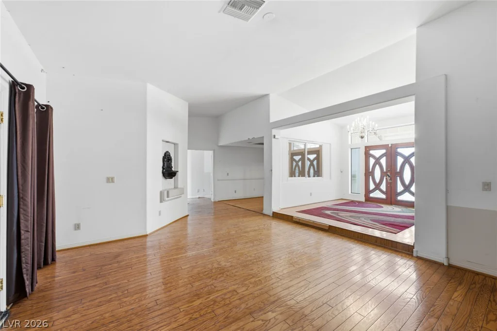 6325 Woodstock, Las Vegas, NV 89118