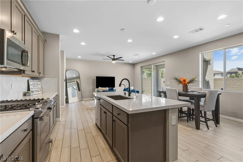 9452 Lunar Ray, Las Vegas, NV 89143