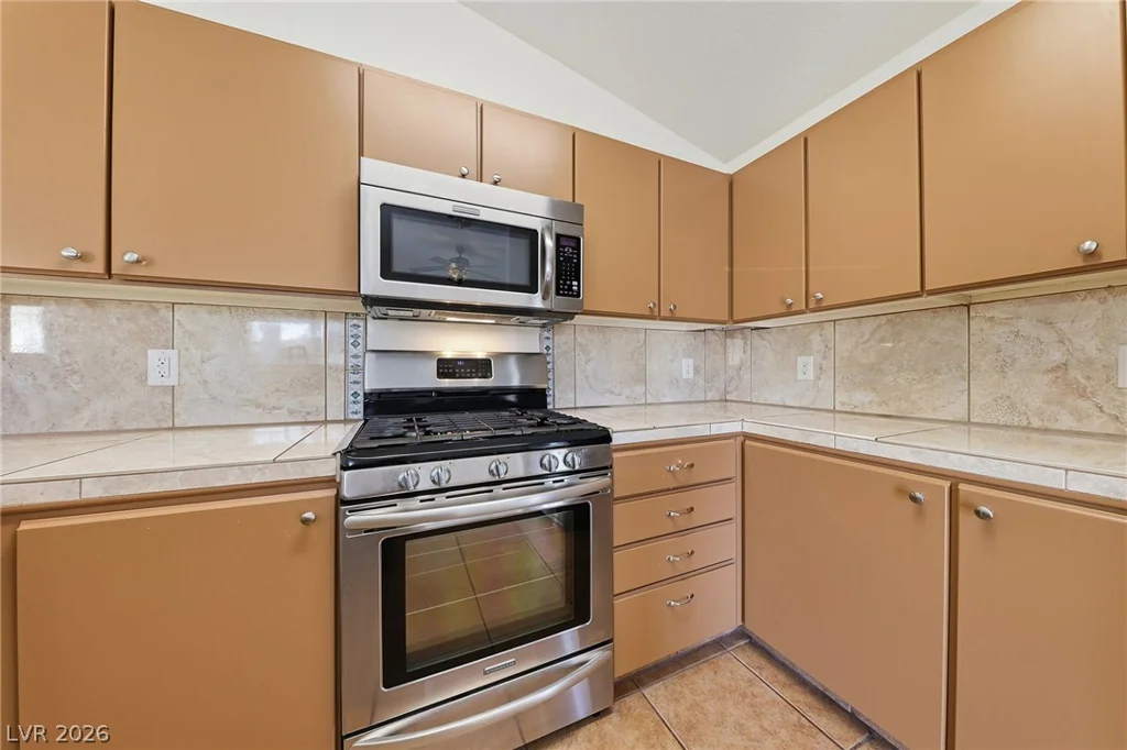 7904 Idledale, Las Vegas, NV 89145