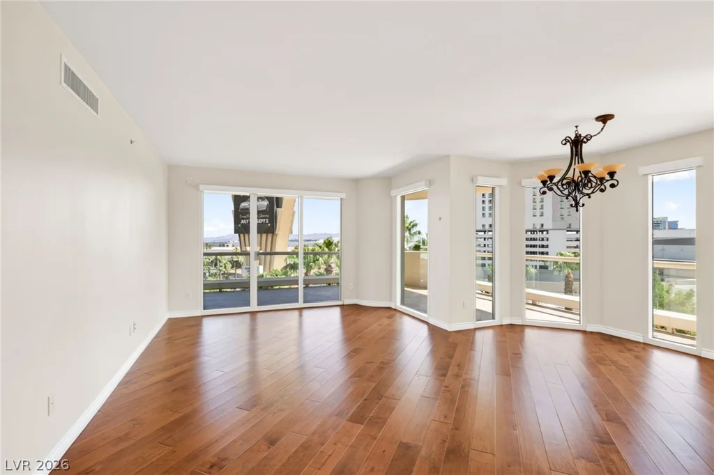 2857 Paradise, Las Vegas, NV 89109
