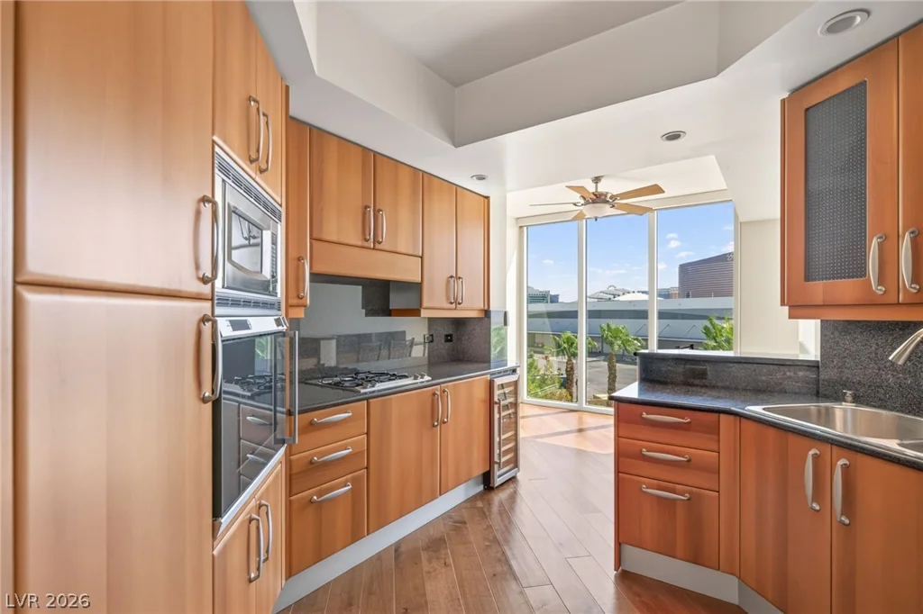 2857 Paradise, Las Vegas, NV 89109