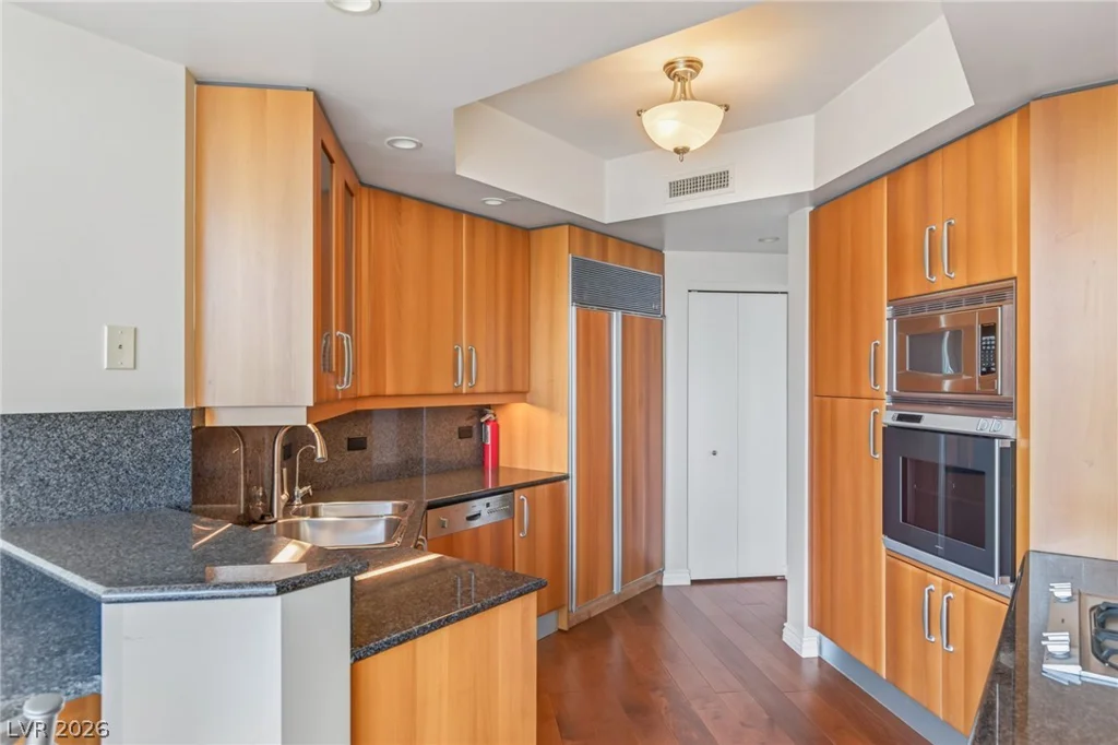2857 Paradise, Las Vegas, NV 89109