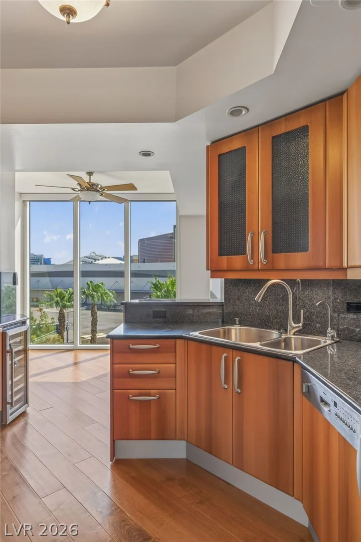 2857 Paradise, Las Vegas, NV 89109