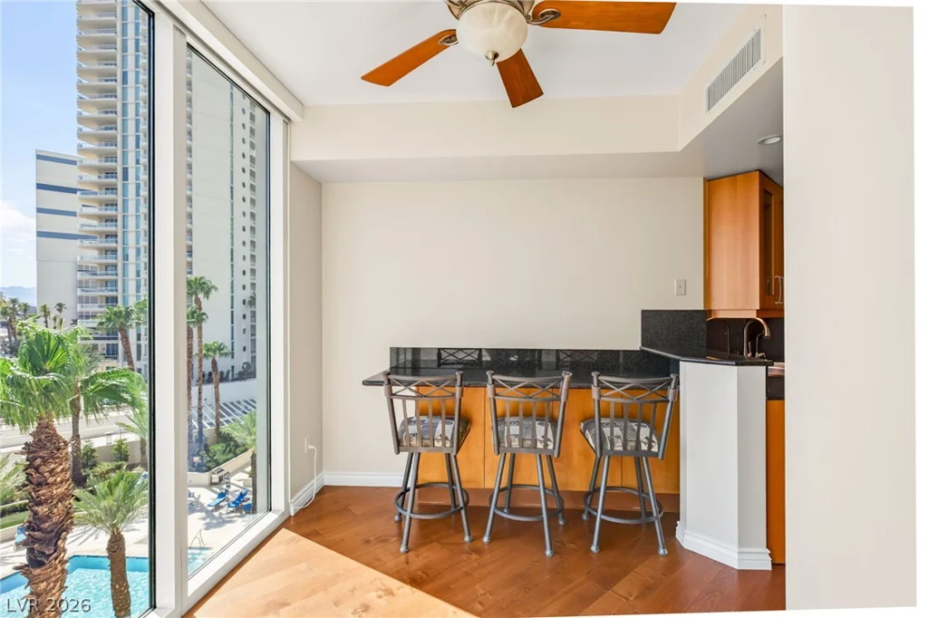 2857 Paradise, Las Vegas, NV 89109