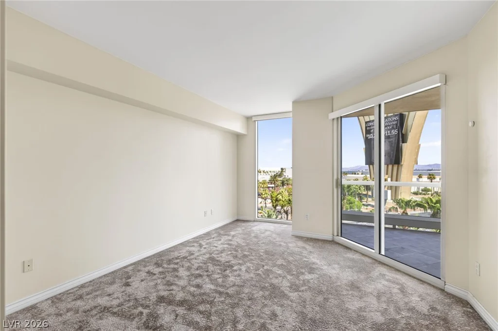 2857 Paradise, Las Vegas, NV 89109
