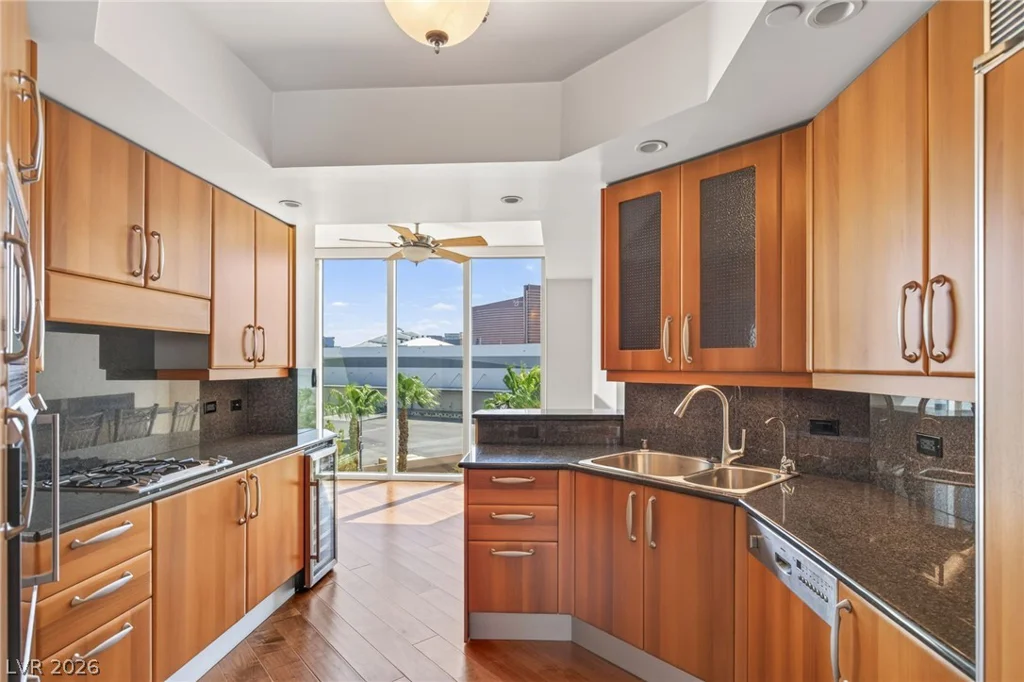 2857 Paradise, Las Vegas, NV 89109