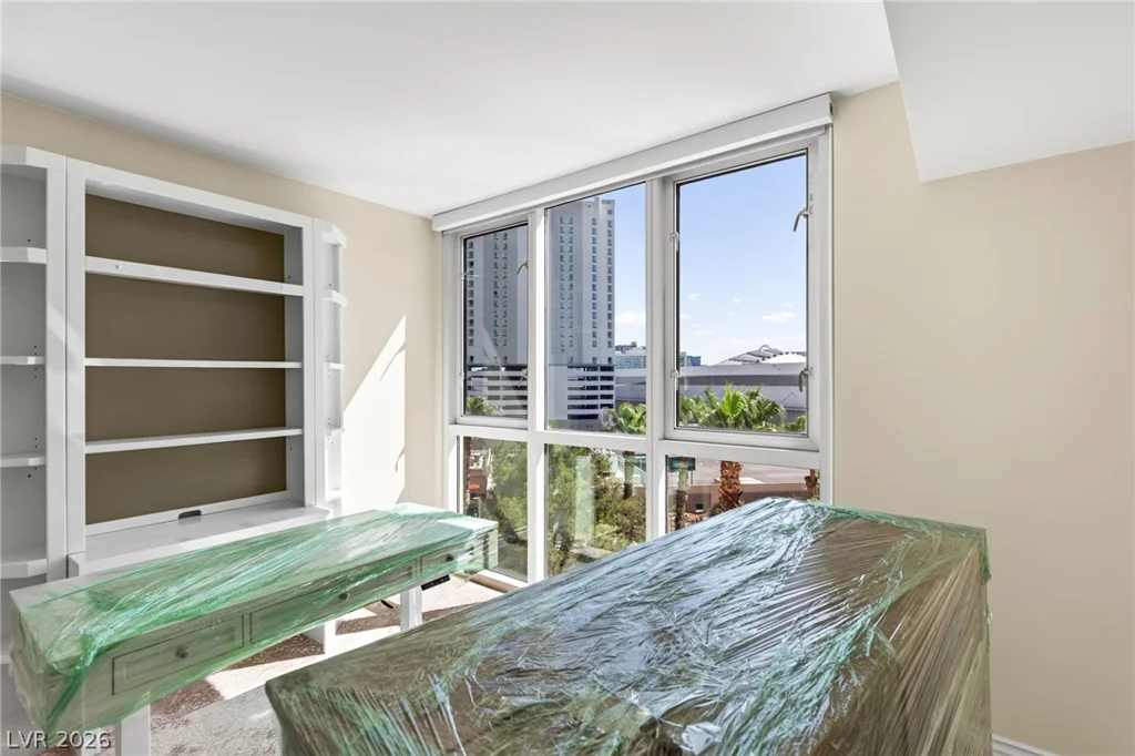 2857 Paradise, Las Vegas, NV 89109