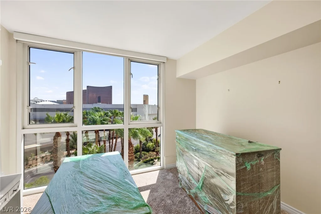 2857 Paradise, Las Vegas, NV 89109