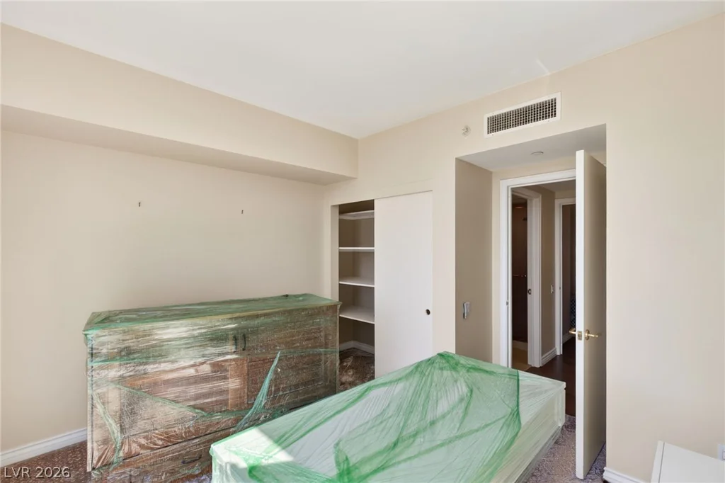 2857 Paradise, Las Vegas, NV 89109