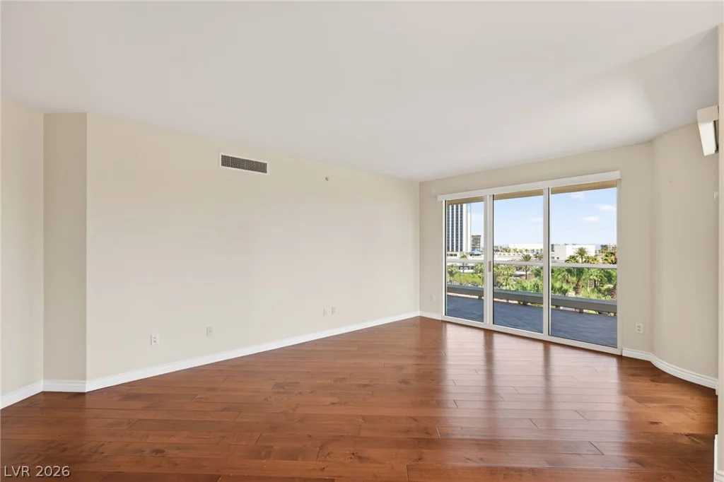 2857 Paradise, Las Vegas, NV 89109