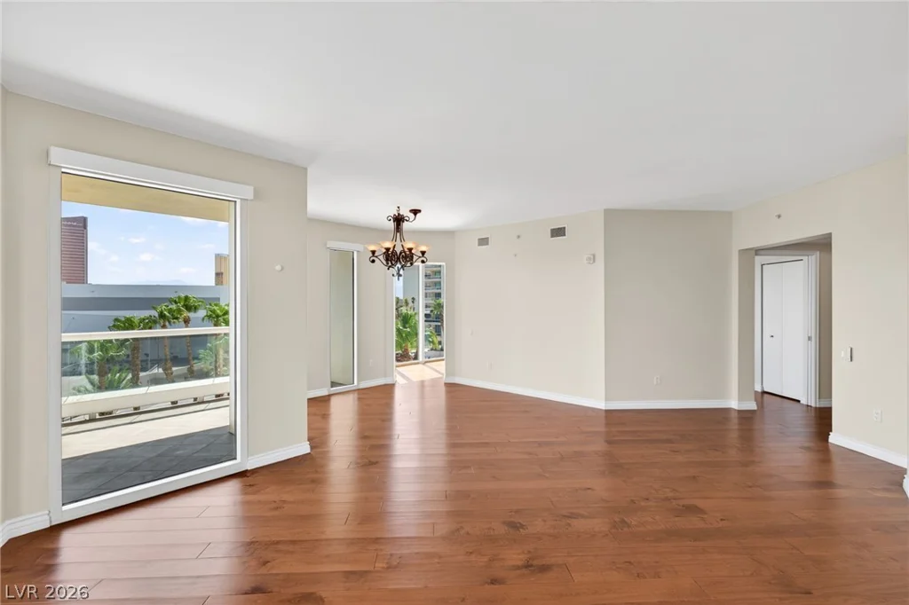 2857 Paradise, Las Vegas, NV 89109