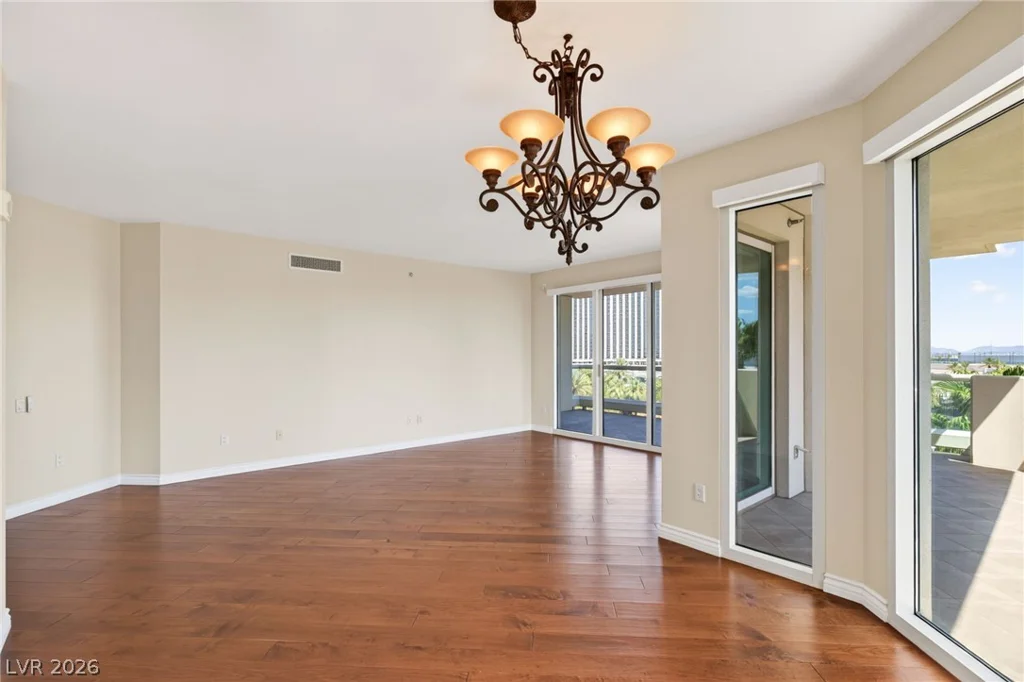 2857 Paradise, Las Vegas, NV 89109