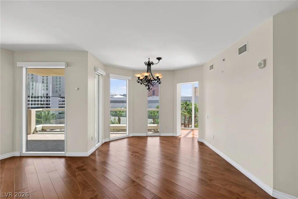 2857 Paradise, Las Vegas, NV 89109
