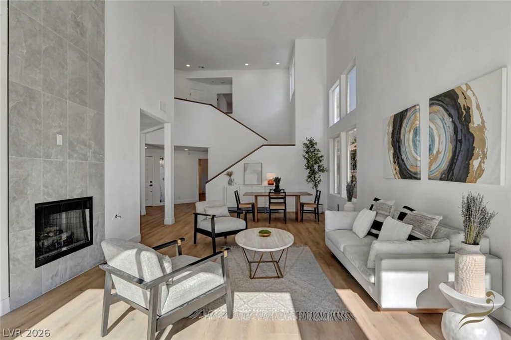 8941 Diamond Falls, Las Vegas, NV 89117