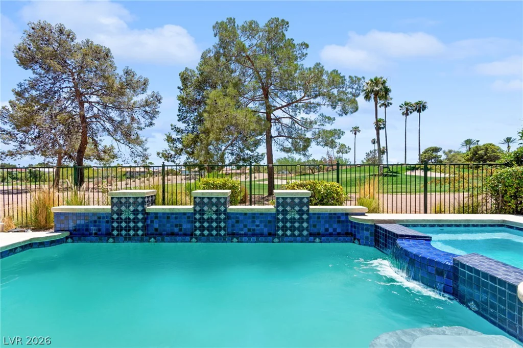 8941 Diamond Falls, Las Vegas, NV 89117