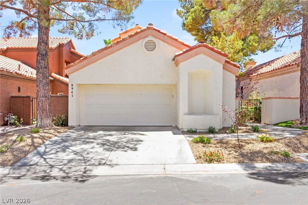 8941 Diamond Falls, Las Vegas, NV 89117
