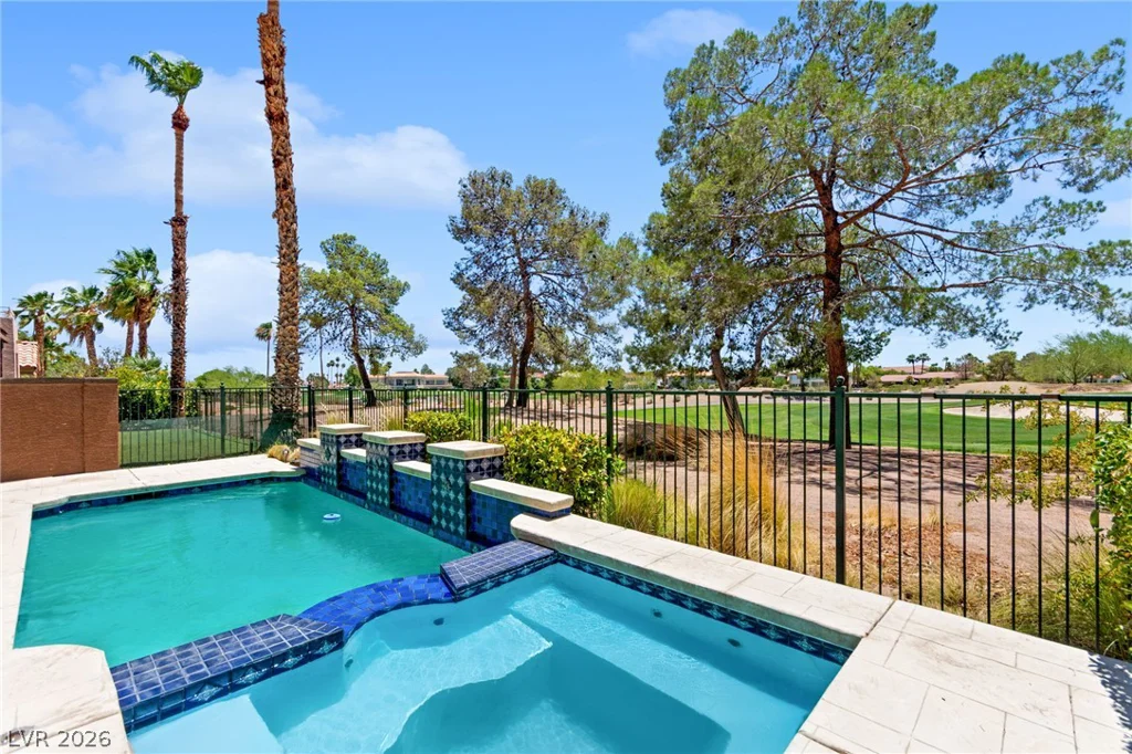 8941 Diamond Falls, Las Vegas, NV 89117