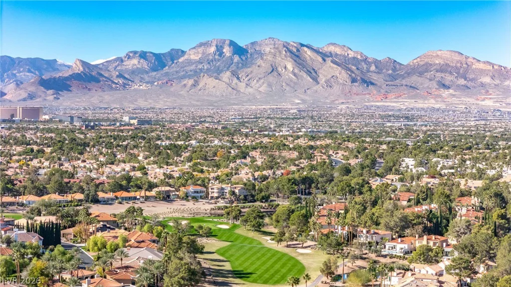 8941 Diamond Falls, Las Vegas, NV 89117