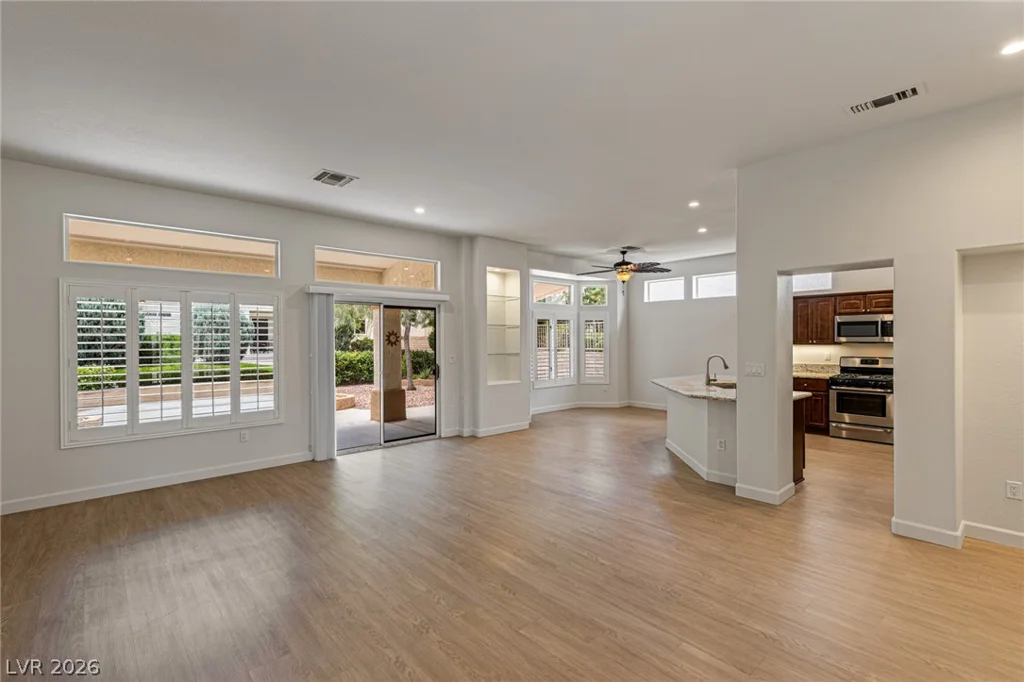 10009 Woodhouse, Las Vegas, NV 89134