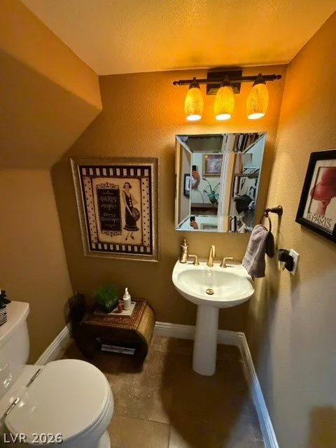 100 Ring Dove, Las Vegas, NV 89144